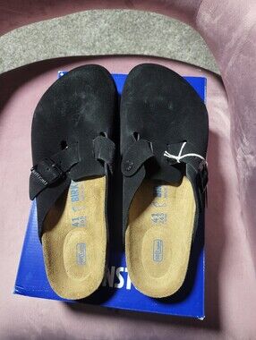 New In Box Boston Soft Footbed Suede Birkenstock Black Suede Clogs w/ Buckle 10
